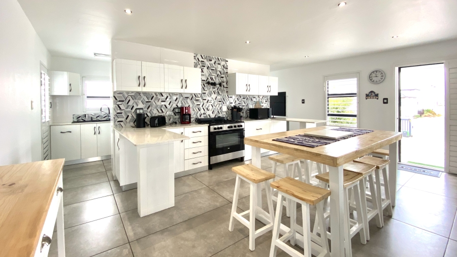 4 Bedroom Property for Sale in Dwarskersbos Western Cape